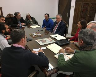 Momento durante la reunión con el Ayuntamiento de Alcaudete